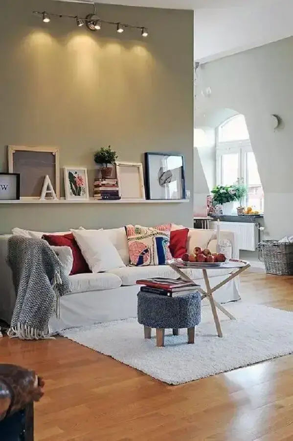 Almofadas coloridas para decoração de sala de estar cinza e branco simples Foto Pinterest