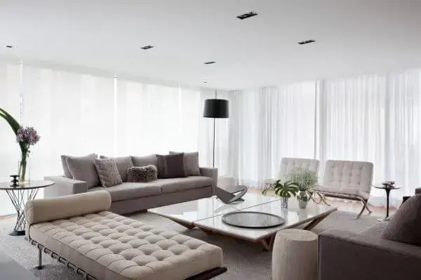 Almofadas grandes para sofá cinza e moderno
