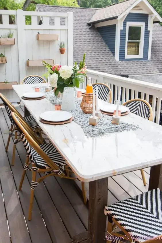 Cadeira para mesa de jantar branca na área externa