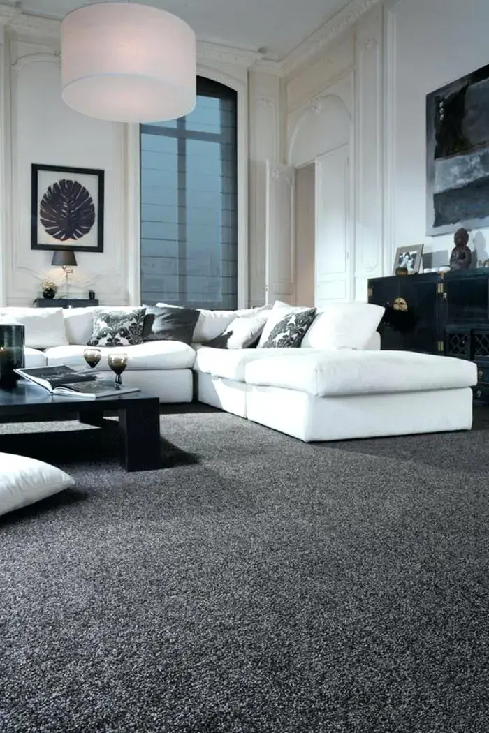 Carpete para sala cinza com sofá branco