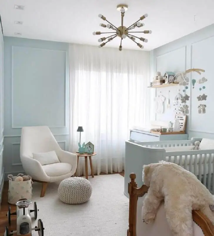 Como decorar um quarto de bebê azul claro com poltrona confortável Foto Jeito de Casa