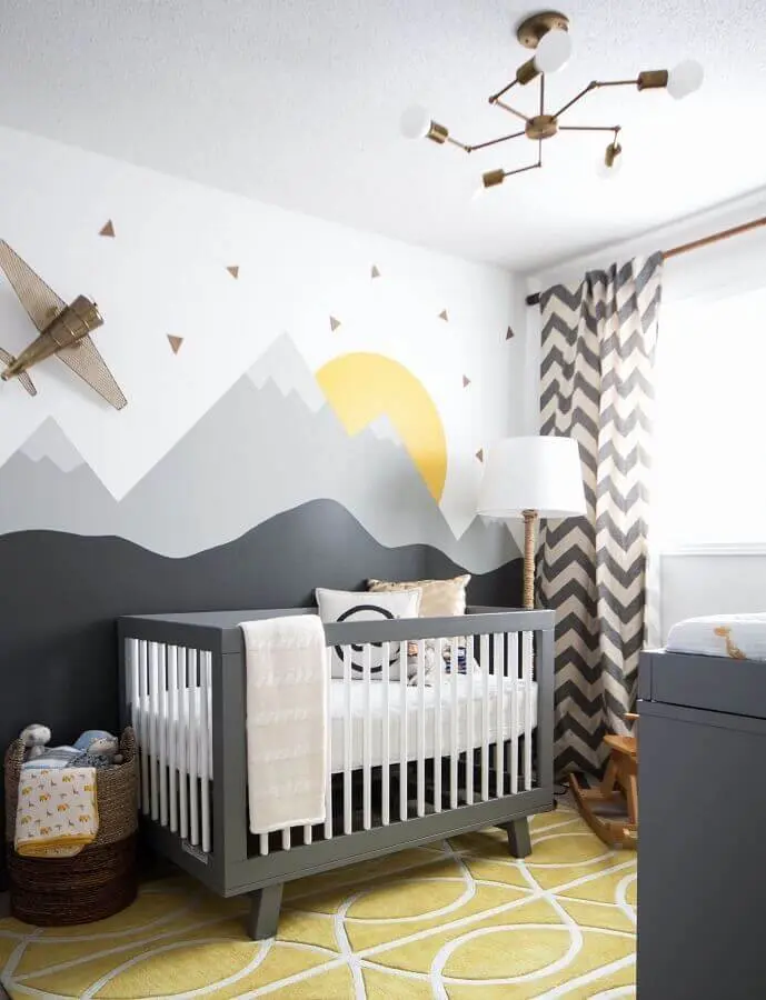 Como decorar um quarto de bebê cinza e branco com adesivos de montanhas Foto Pinterest
