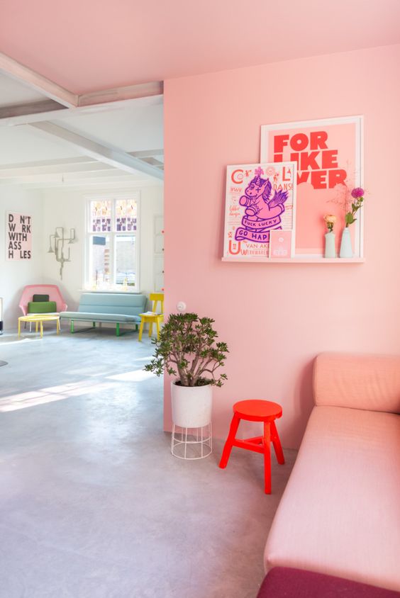 Cores de tinta para sala em cor de rosa moderna