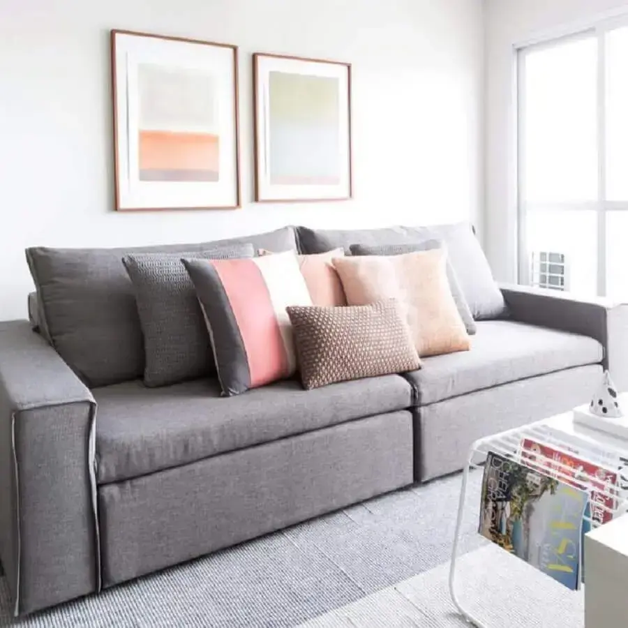 Decoração clean para sala minimalista com almofadas para sofá cinza Foto Apto 41