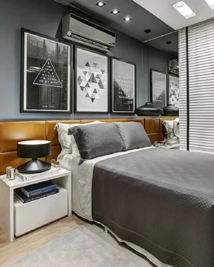 Decoração de quarto cinza moderno com cabeceira de couro cor caramelo Foto Futurist Architecture