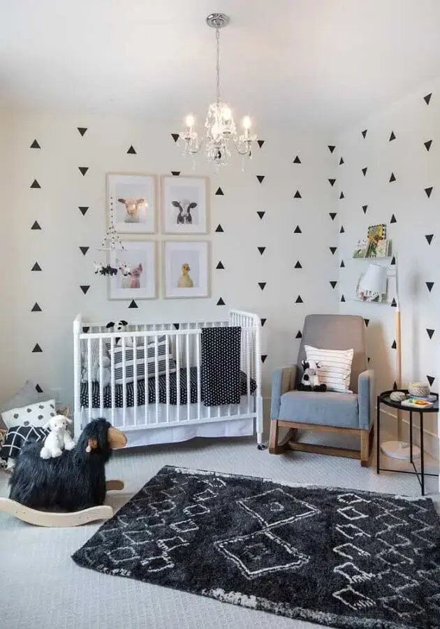 Decoração de quarto para bebê branco e cinza com adesivos de parede Foto Pinterest
