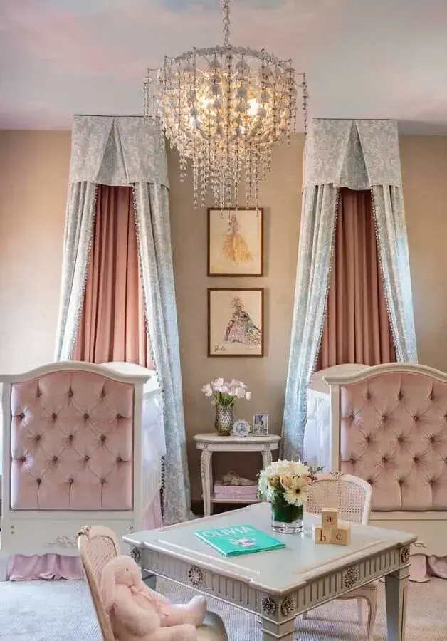 Decoração de quarto para bebê feminino gêmeas com estilo provençal Foto Jeito de Casa