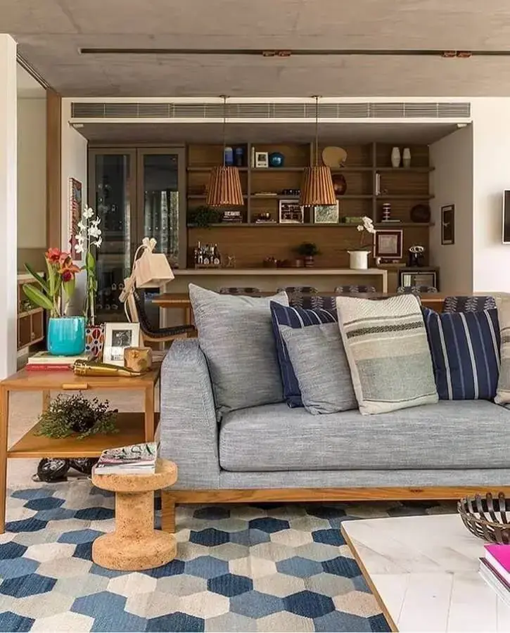 Decoração de sala estilo industrial para com almofadas decorativas para sofá cinza Foto Decorando com Classe