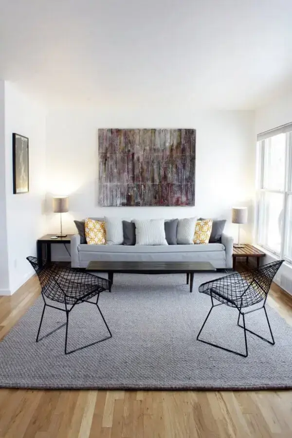 Decoração estilo escandinavo para sala com almofadas para sofá cinza claro Foto Adam Smith Studio