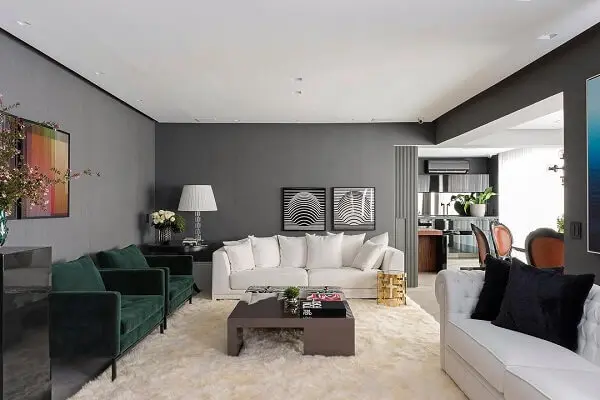 Decoração moderna com cores de tinta para sala em cinza e sofá branco 