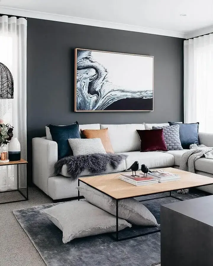 Decoração moderna para sala com combinação de almofadas para sofá cinza claro Foto Decor Fácil