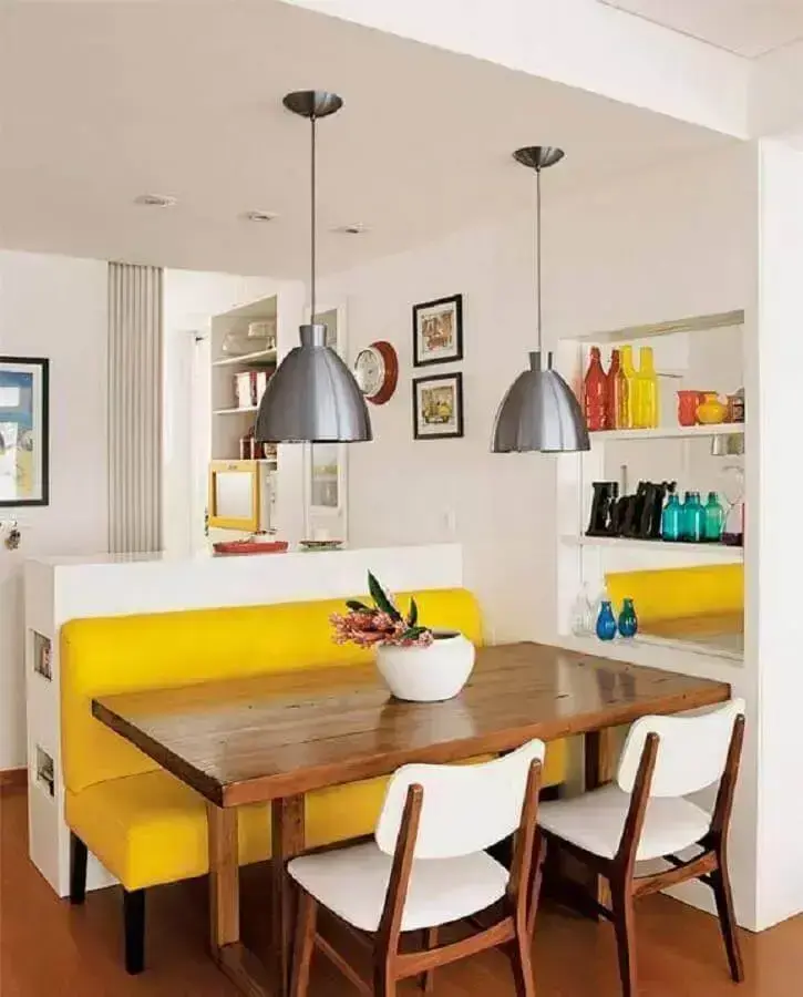 Decoração simples com cores para sala de jantar pequena Foto Impiana