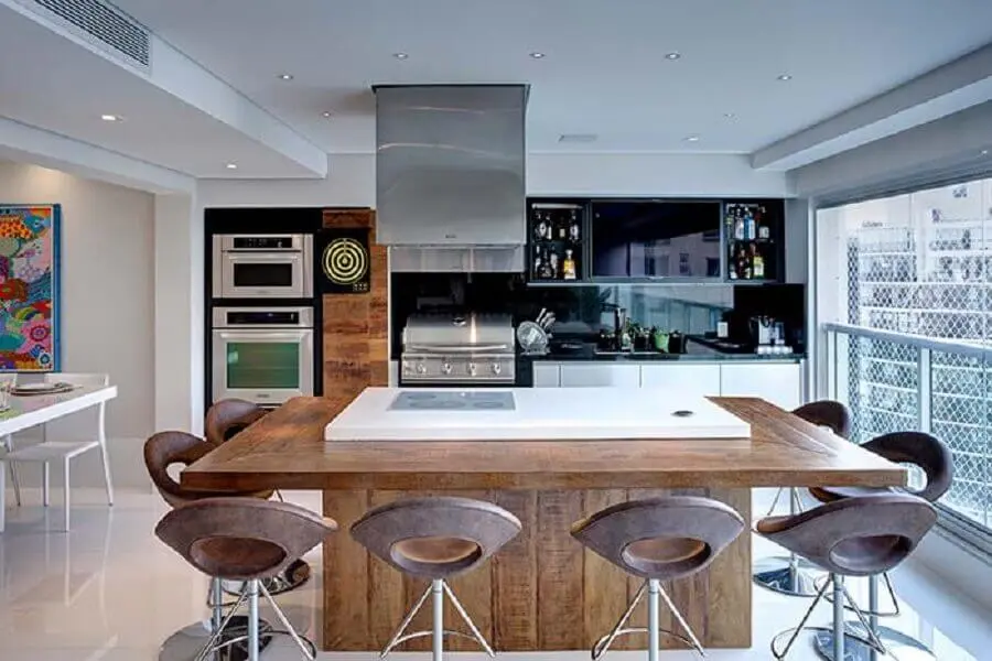 Ilha planejada com cooktop para decoração de apartamento com varanda gourmet moderna Foto Pinterest