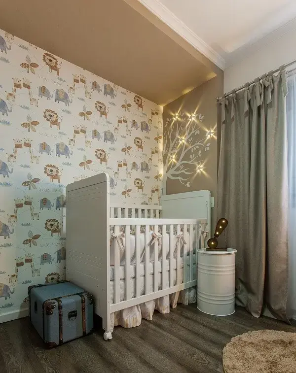 Modelo de papel de parede quarto de bebê safári. Projeto de Jordana Gabrielli