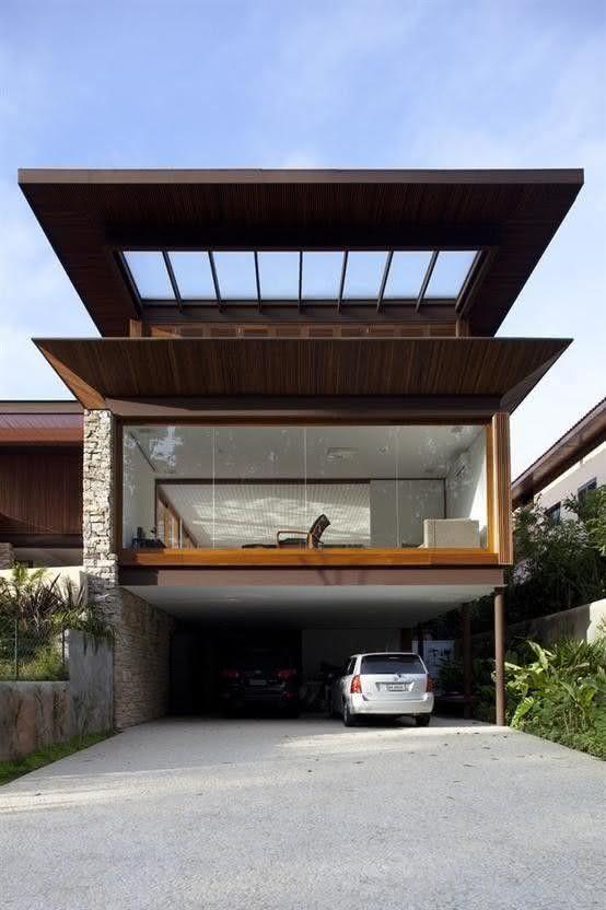 Modelos de garagem com cobertura da casa com janela de vidro