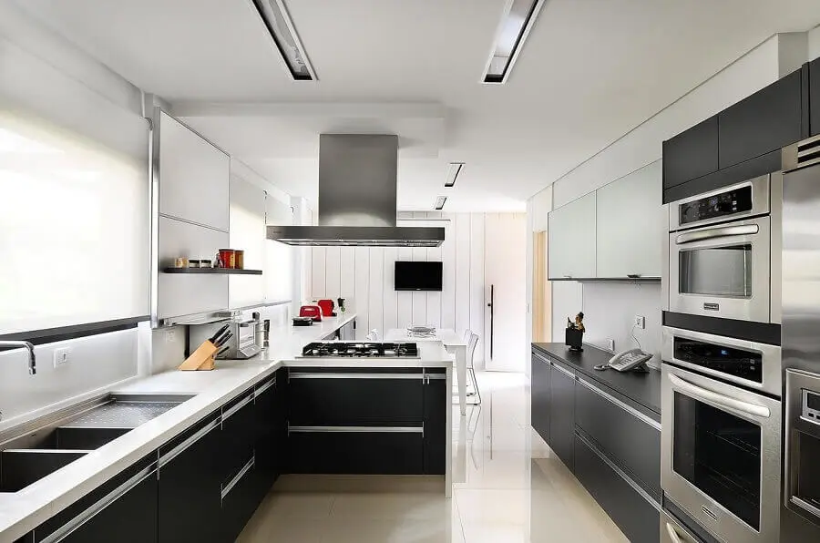 Móveis planejados para decoração de cozinha aberta moderna Foto Ornare