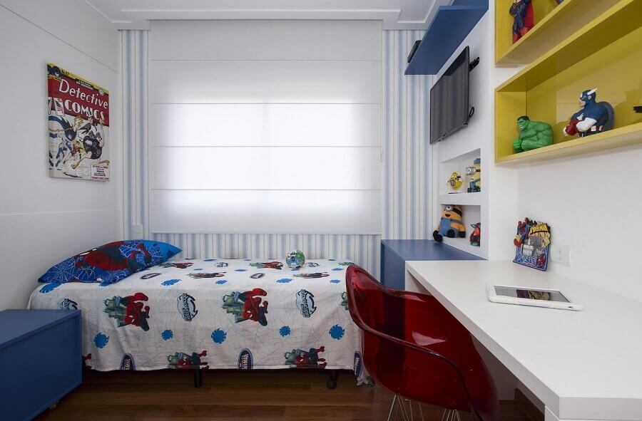 Nichos coloridos para decoração de quarto infantil masculino pequeno Foto Erica Salgueiro