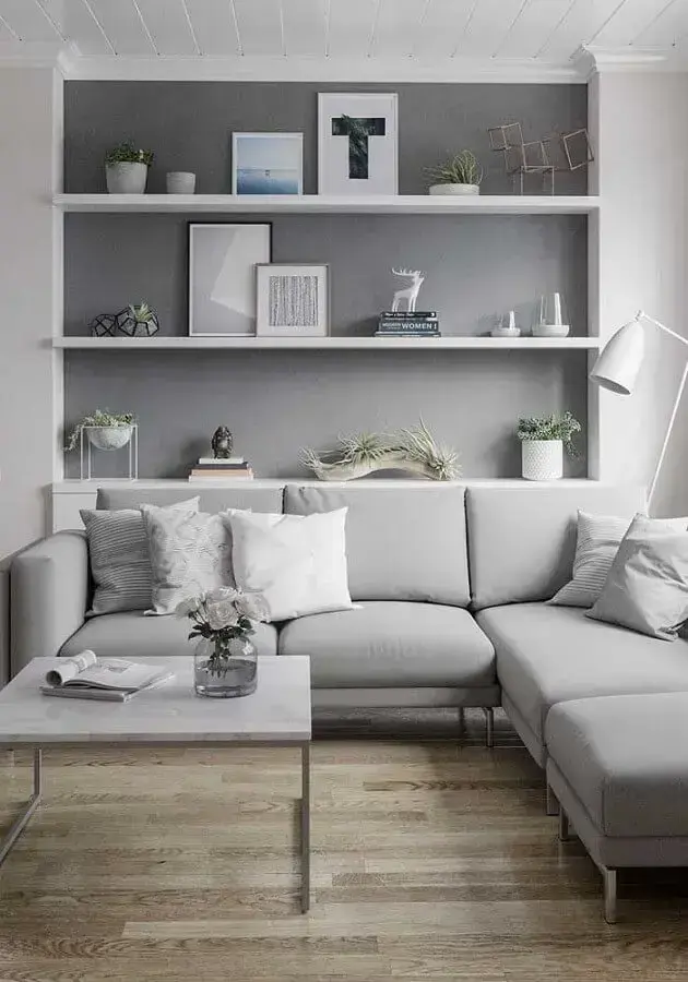 Piso de madeira para decoração sala cinza e branco com sofá de canto  Foto Pinterest