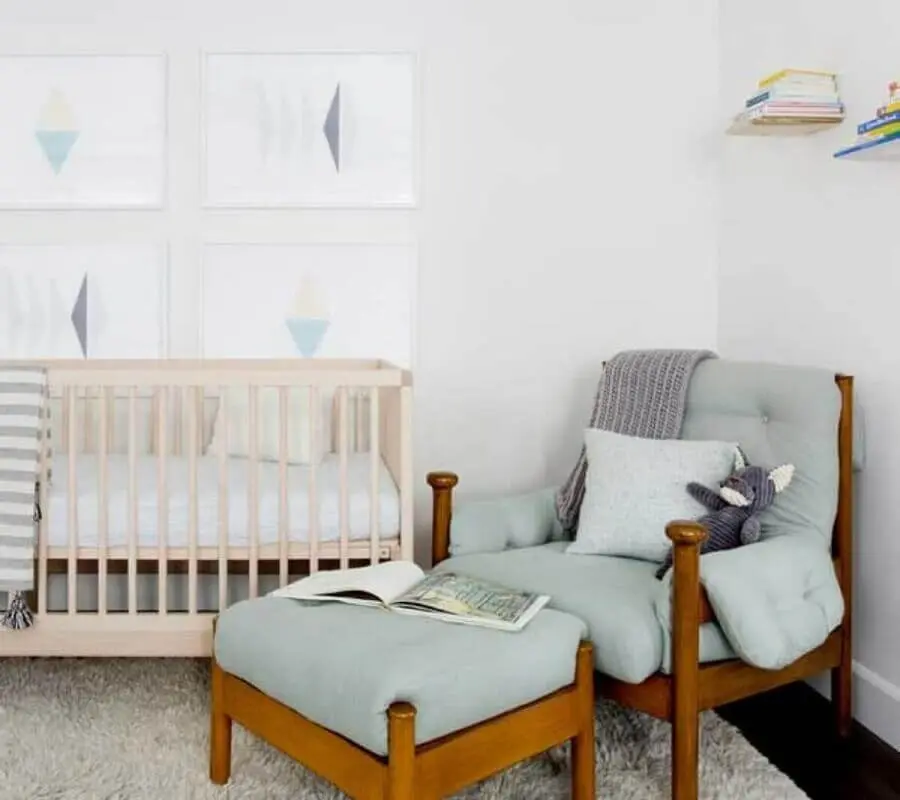 Poltrona confortável com puff para decoração de quarto de bebê branco Foto Pinterest