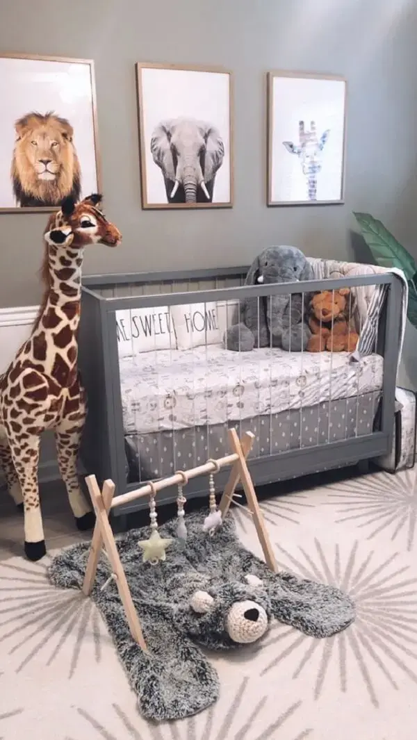 Quarto de bebê safari com nuances de cinza. Fonte: Pinterest