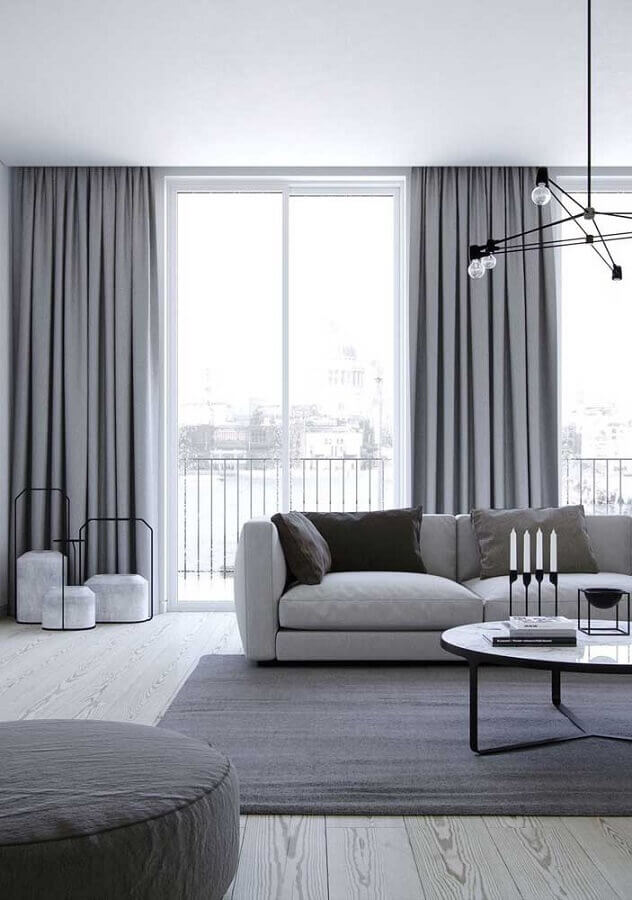Sala cinza e branco minimalista decorada com lustre moderno Foto Futurist Architecture