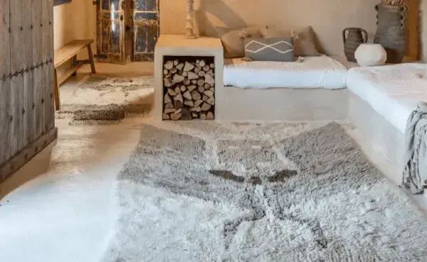 Tapete de lã na sala de estar rustica