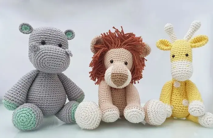 Trio de amigurumi para decoração de quarto de bebê safari. Fonte: Elo7