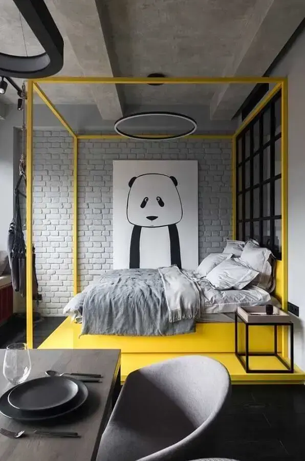 Cama com dossel para quarto de casal com decoração estilo industrial Foto Futurist Architecture