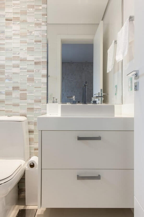 Decoracao clean com gabinete para banheiro branco pequeno Foto Patricia Lopes