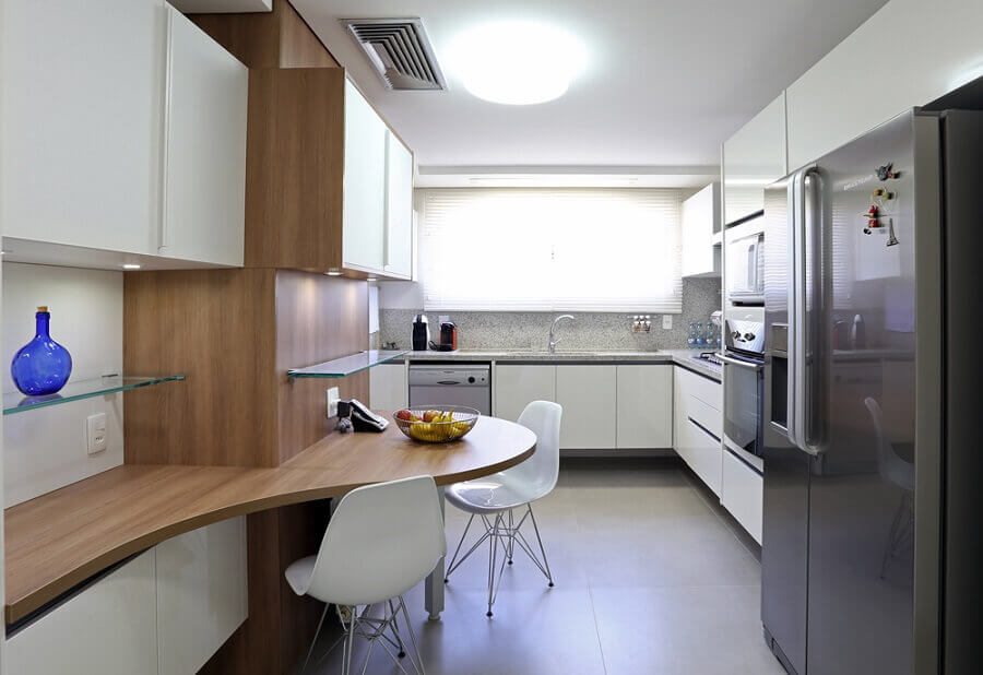 Decoracao com gabinete branco para cozinha planejada Foto Fernanda Renner Ely