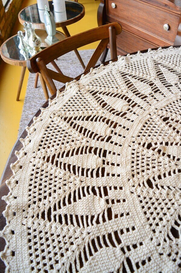 Decoração com toalha de mesa redonda de crochê Foto Circulo