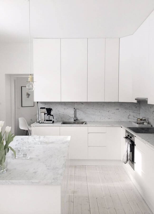 Decoracao de cozinha minimalista com gabinete branco Foto Liens commerciaux