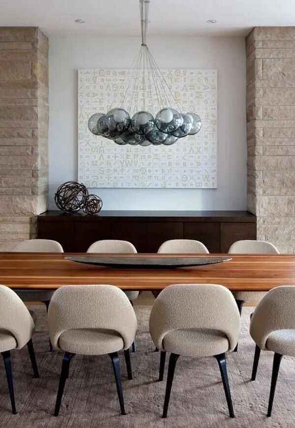 Decoração com centro de mesa de jantar moderno. Fonte: Futurist Architecture