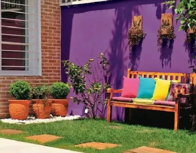 Decore o seu pequeno jardim é utilizando cores. Fonte: Play Grama