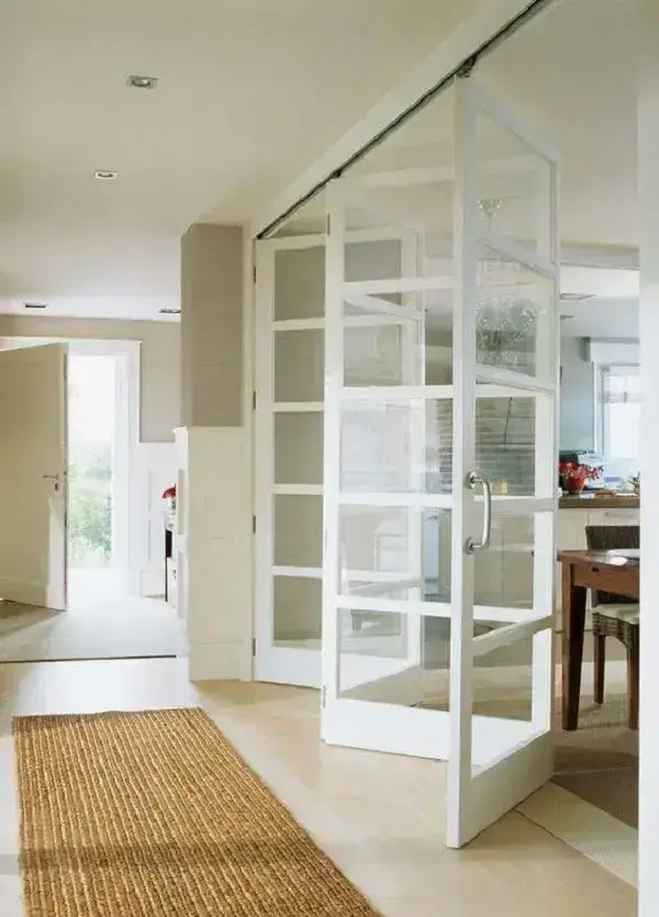 Modelo de porta de madeira e vidro para sala dobrável. Fonte: Good Morning Style