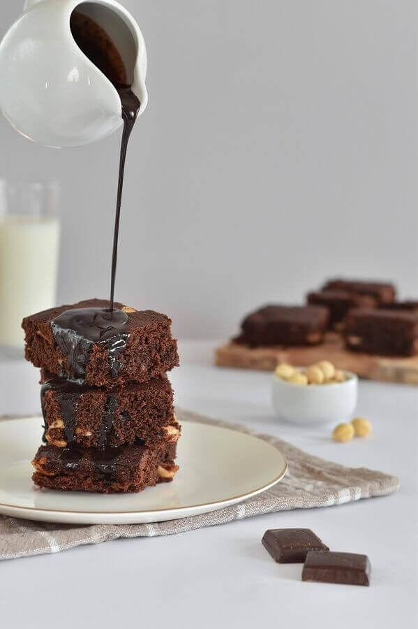 Receita de brownie com calda de chocolate Foto Unsplash
