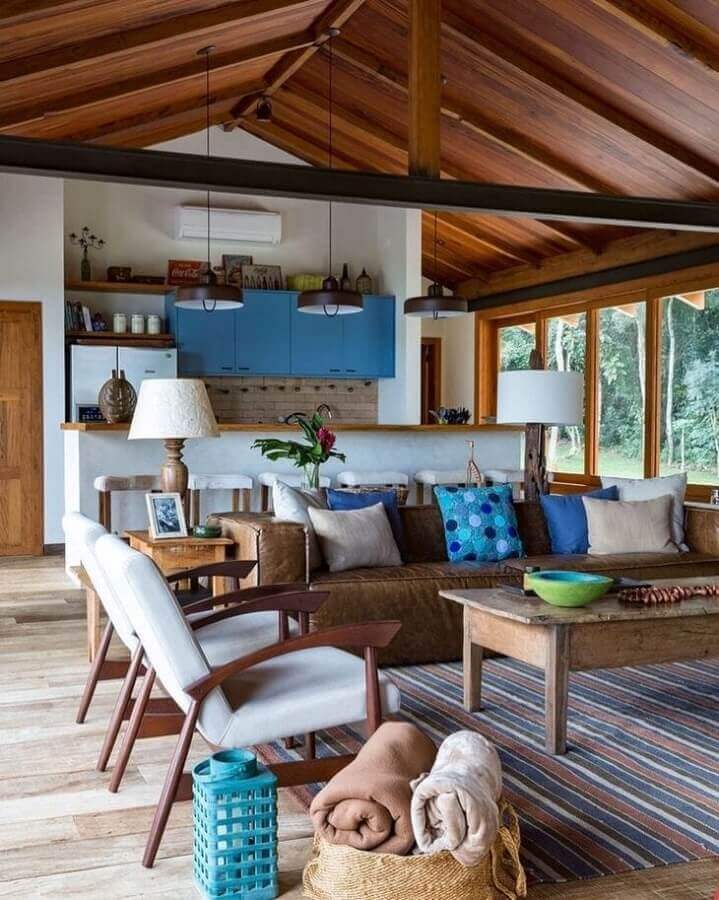 Almofadas de sofa para decoração de sala rústica integrada com cozinha Foto Luziane Paulino