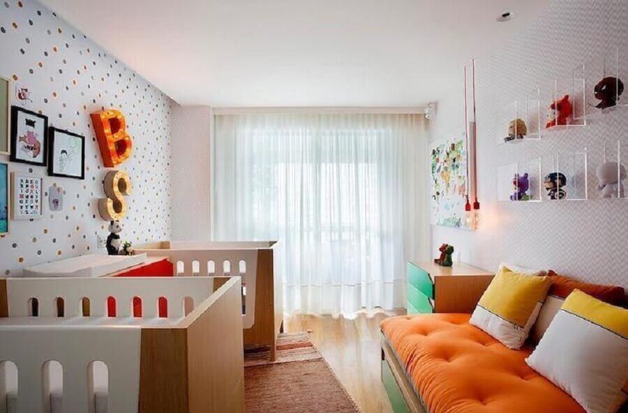  Almofadas para decoração de quarto de bebe colorido de gêmeos Foto Cesar Valenccia