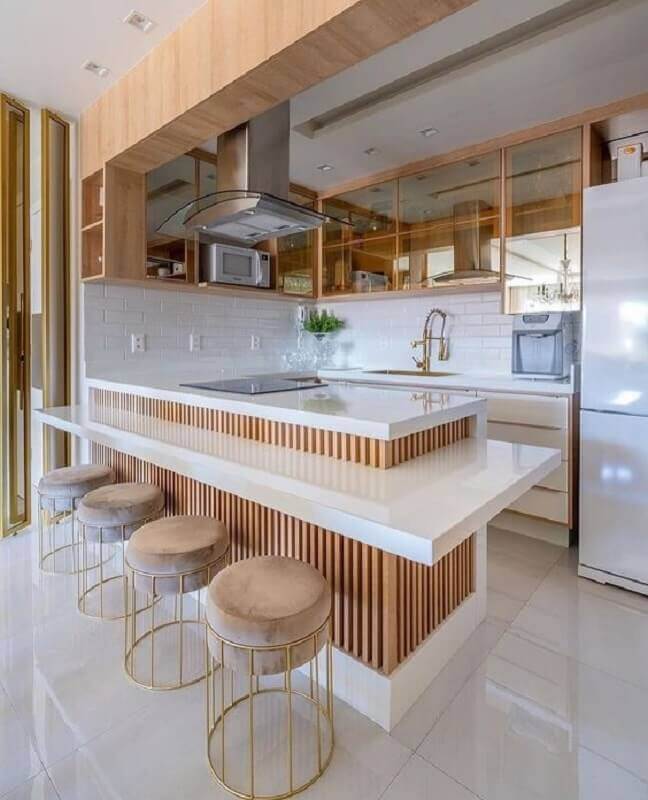 Armário aéreo de vidro para decoração de cozinha de luxo pequena Foto Marilia Mendes Interiores