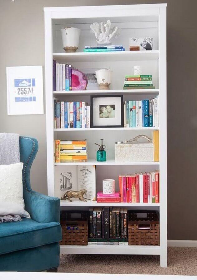 Armário para colocar livros para decoração de cantinho de leitura simples Foto Total Construção