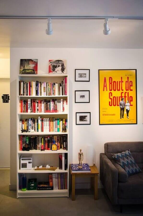Armário para livros para decoração de sala com sofa cinza Foto Studio MAR Arquitetura