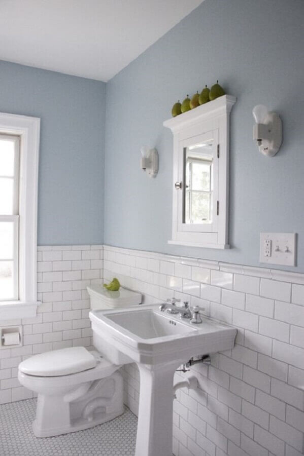 Azulejo tijolinho branco meia parede para decoração de banheiro com estilo retro Foto House of British Ceramic Tile