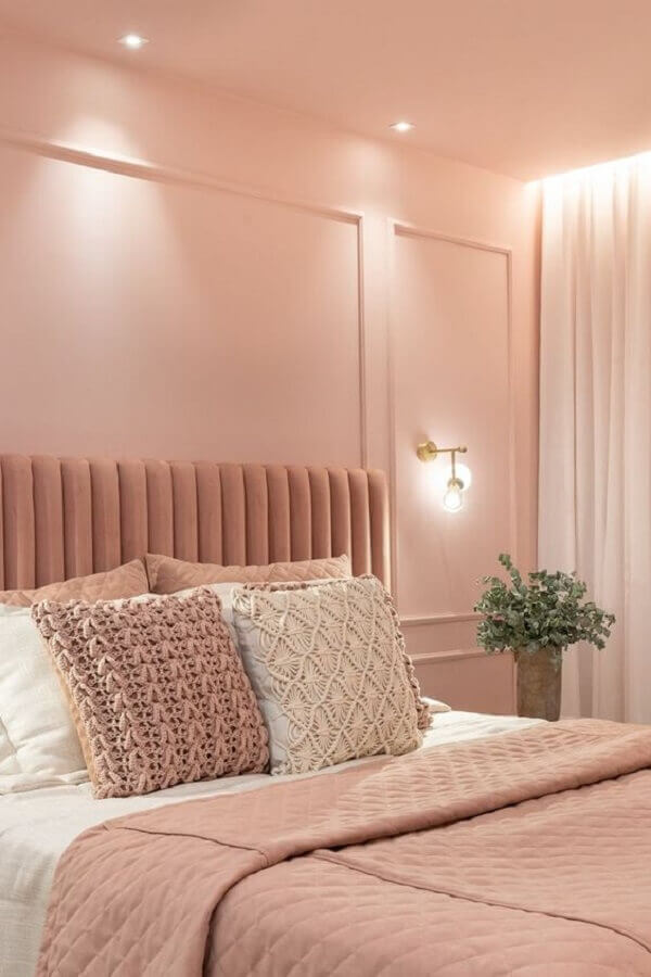 Cabeceira rose para decoração de quarto feminino rosa com boiserie Foto Lider Interiores