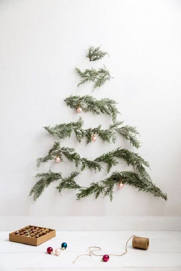 Como montar árvore de Natal na parede para decoração minimalista Foto Decor Fácil