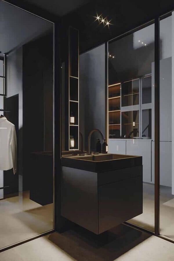 Cores de casas modernas com closet preto planejado com banheiro Foto Homedit