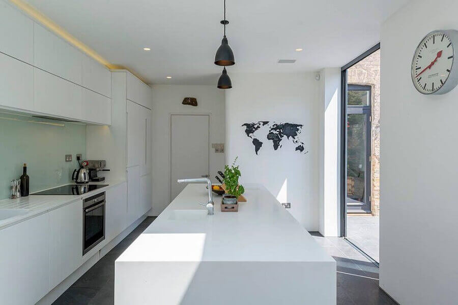 Cores de casas modernas para decoração de cozinha branca com ilha Foto Archic