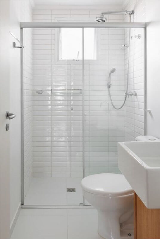 Decoração clean com azulejo branco para banheiro pequeno Foto Archtrends