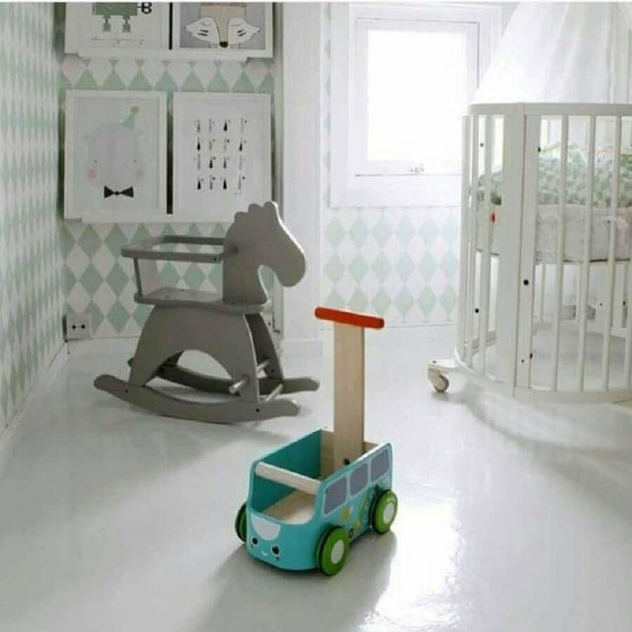 Decoração clean com papel de parede para quarto de bebê unissex Foto BoligPluss