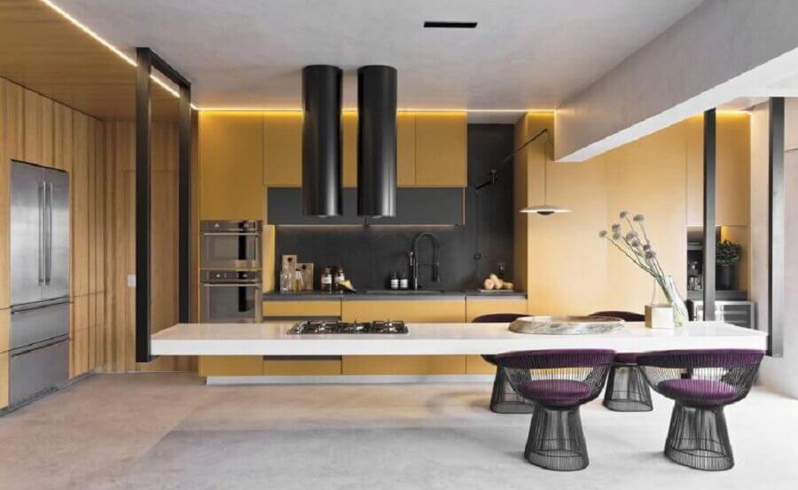 Decoração de cozinha de luxo moderna amarela Foto Diego Revollo