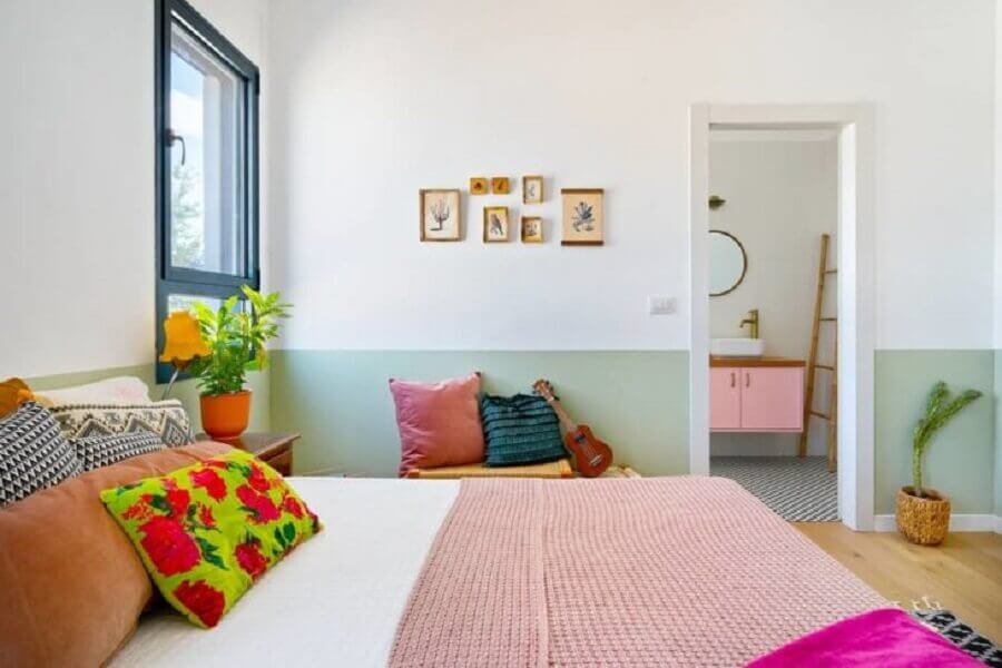  Decoração simples de quarto de casal colorido Foto Dani Studio